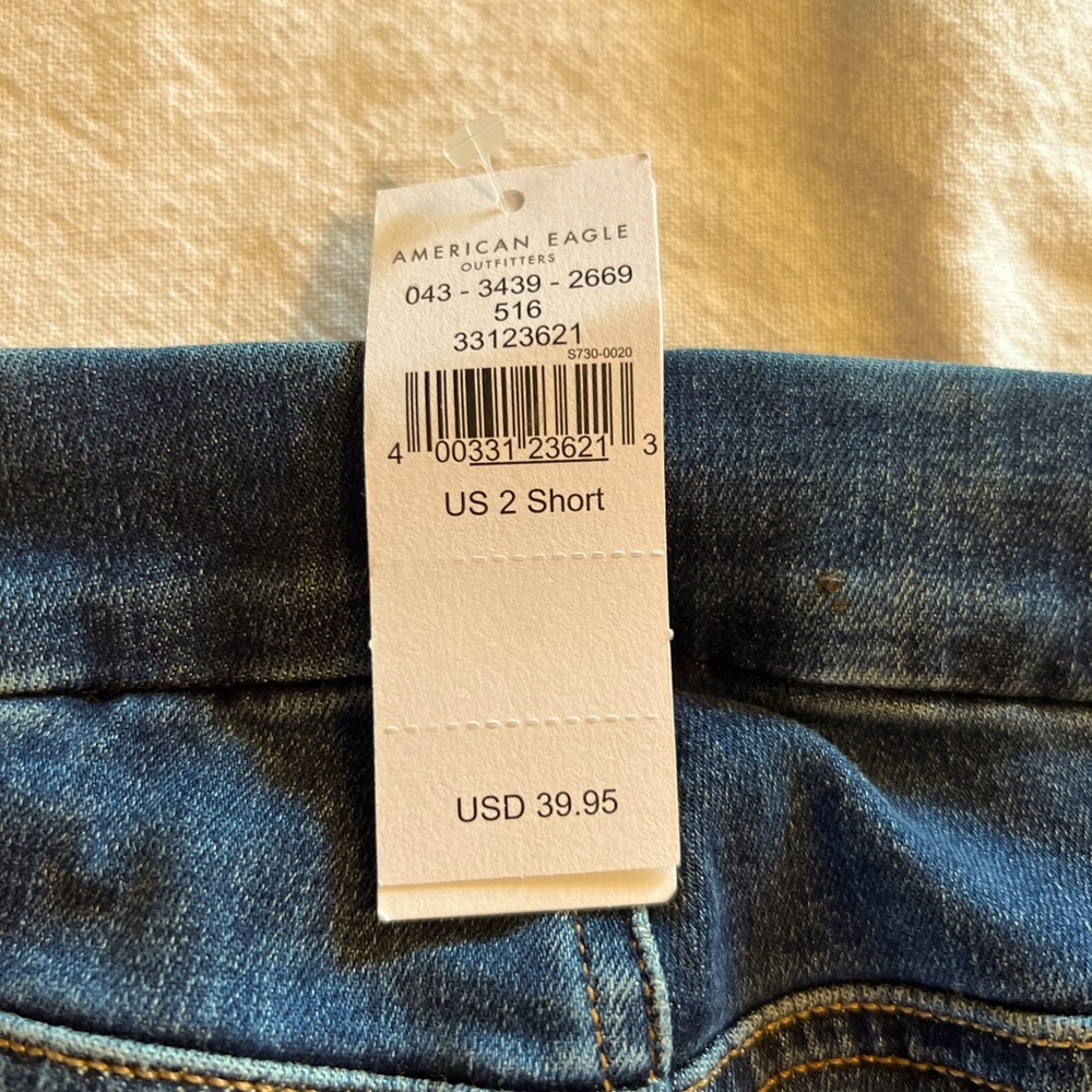 American Eagle curvy high rise one with next level stretch. Short